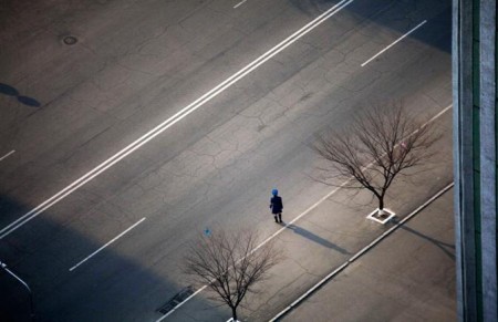 Grandi spazi ma poco traffico a Pyongyang, Corea del Nord