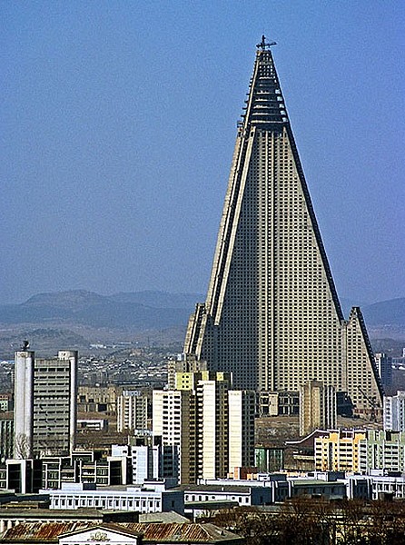 Il Ryugyong Hotel di Pyongyang, in Corea del Nord